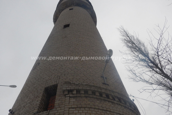 Демонтаж аварийной водонапорной башни в центральной части города Королёва