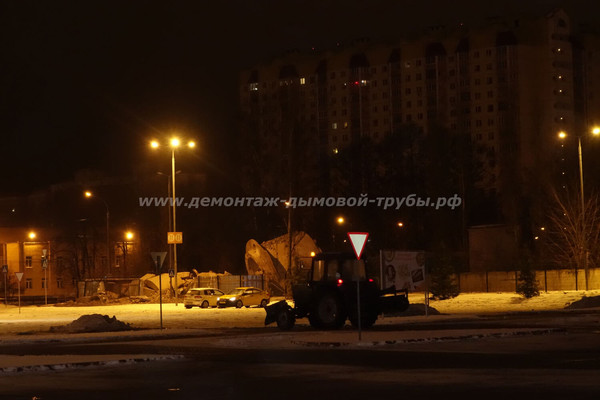 Демонтаж аварийной водонапорной башни в центральной части города Королёва